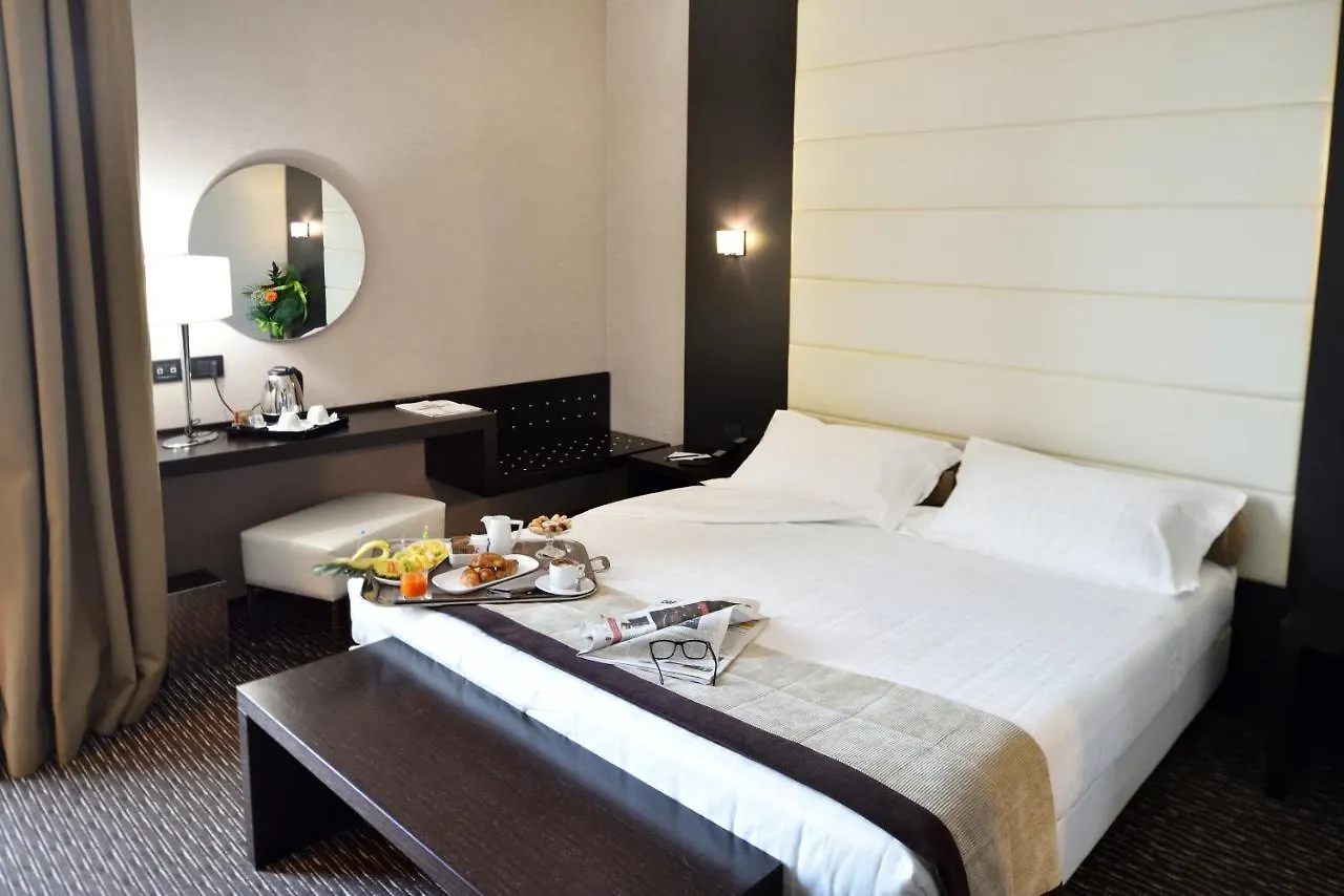 H2C Hotel Milanofiori Assago 4*,
